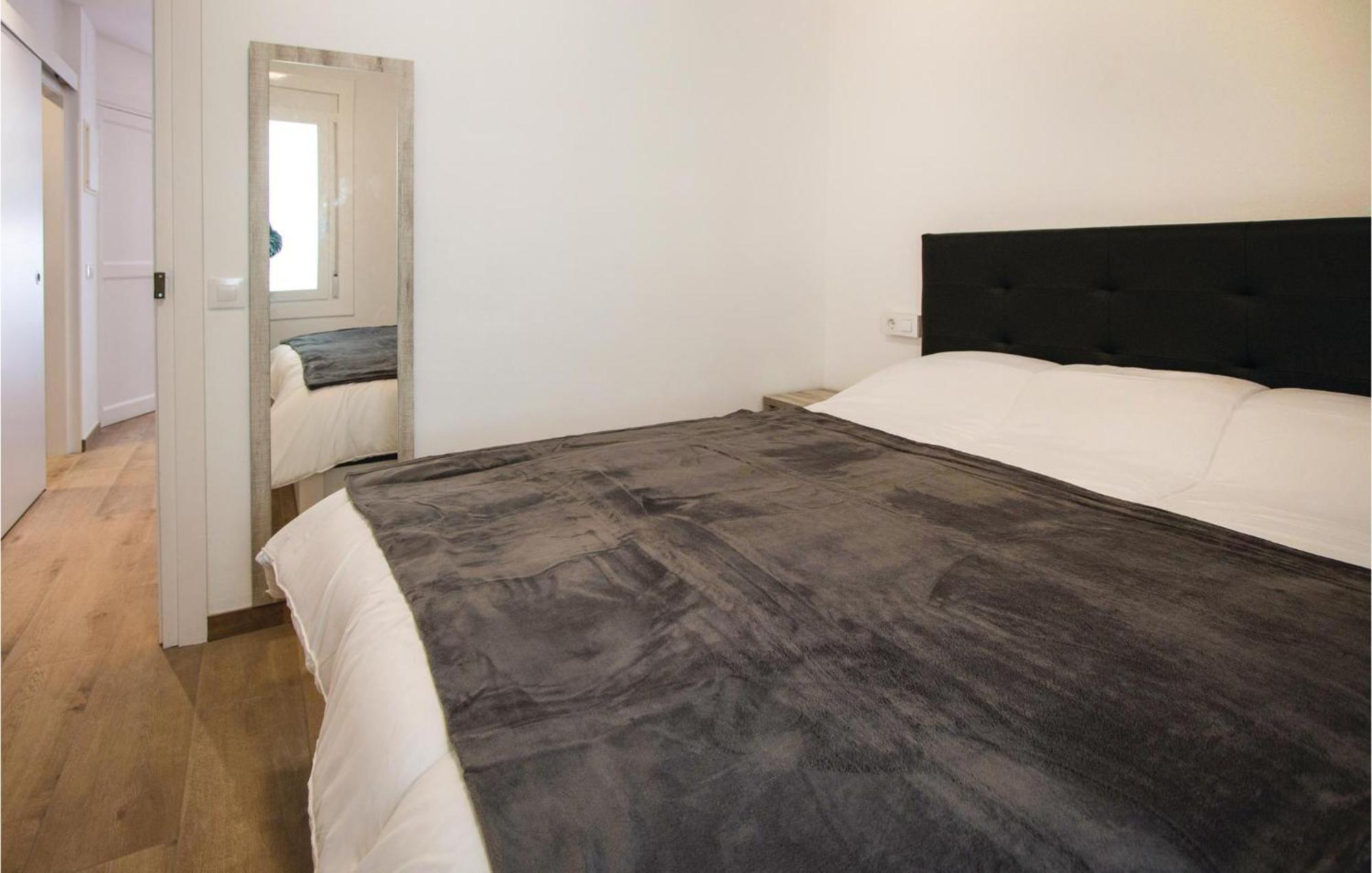 Amazing Apartment In Blanes With Kitchen 外观 照片