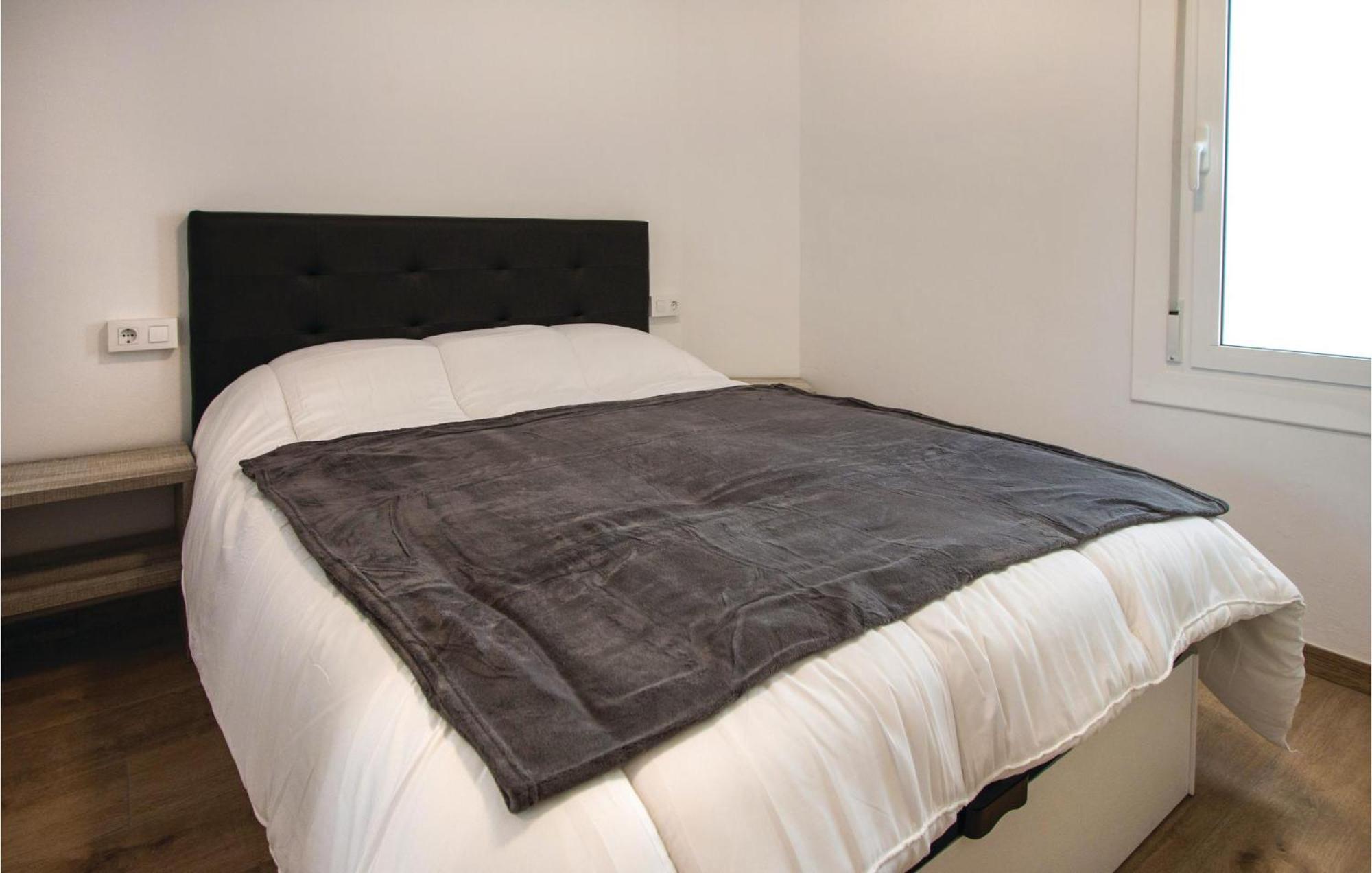 Amazing Apartment In Blanes With Kitchen 外观 照片