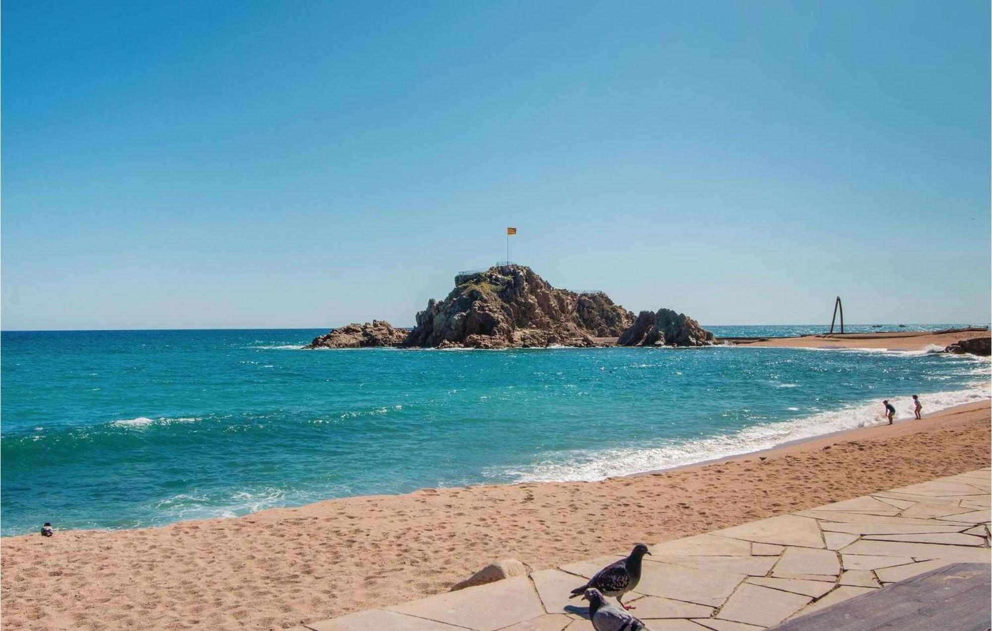 Amazing Apartment In Blanes With Kitchen 外观 照片